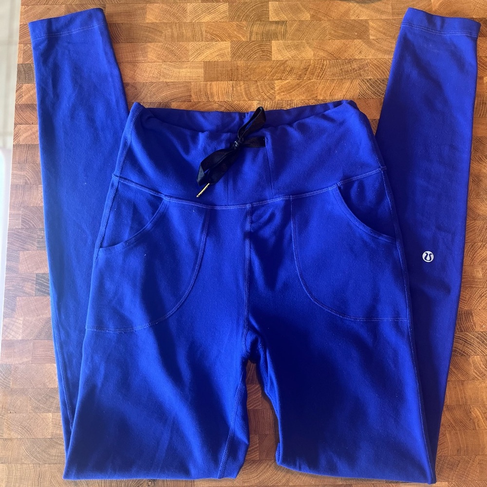 Women’s blue Lululemon leggings